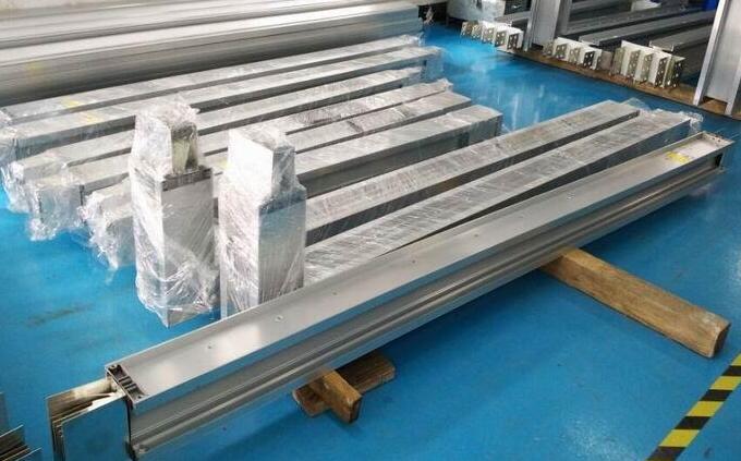 母線槽分類對比，密集絕緣型與空氣絕緣型的不同